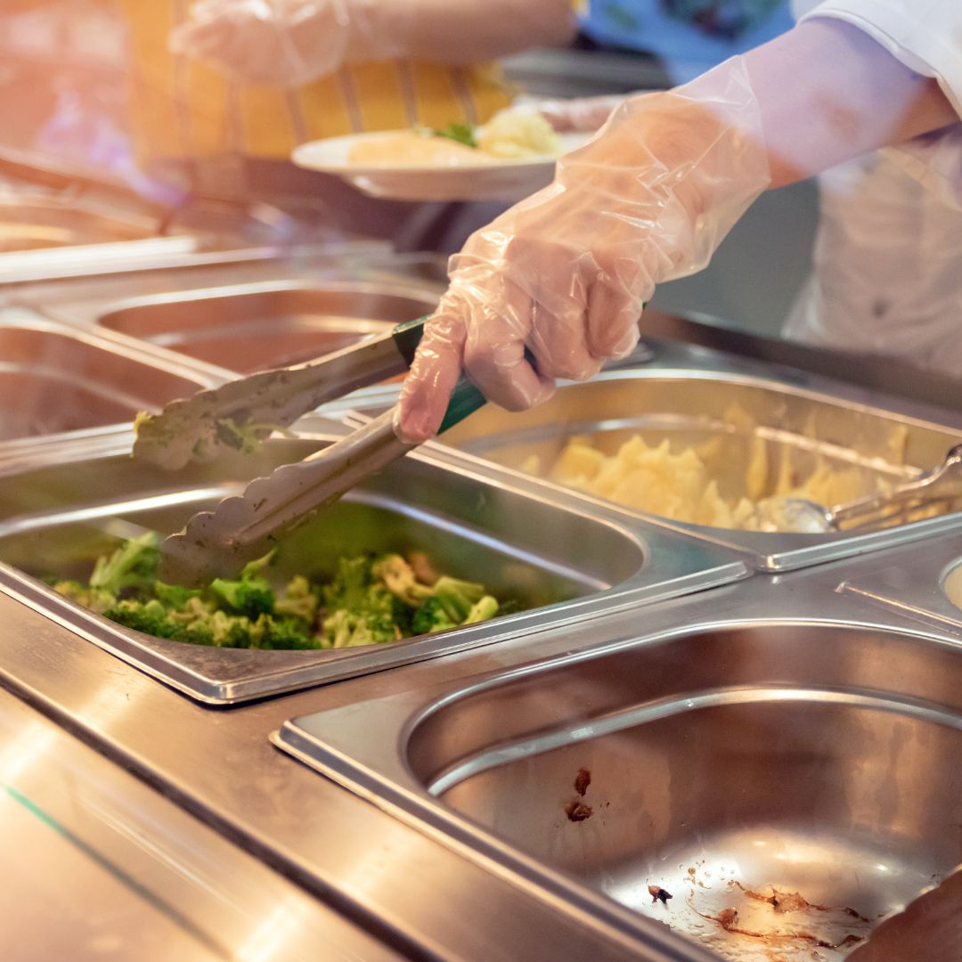 Campingküchenausstattung: große Portionen, große Küchengeräte